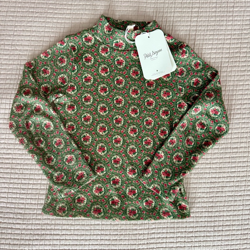 Petite Sézane floral top with button sleeve detail